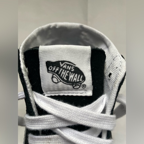 Vans of the Wall Unisex Sneakers - Picture 3 of 11